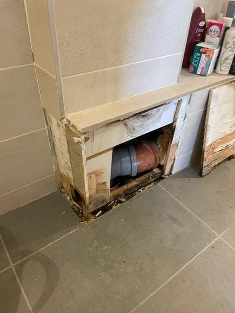 Pipe leak in cafe belfast