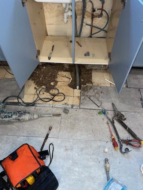 Leak repairs Strandtown